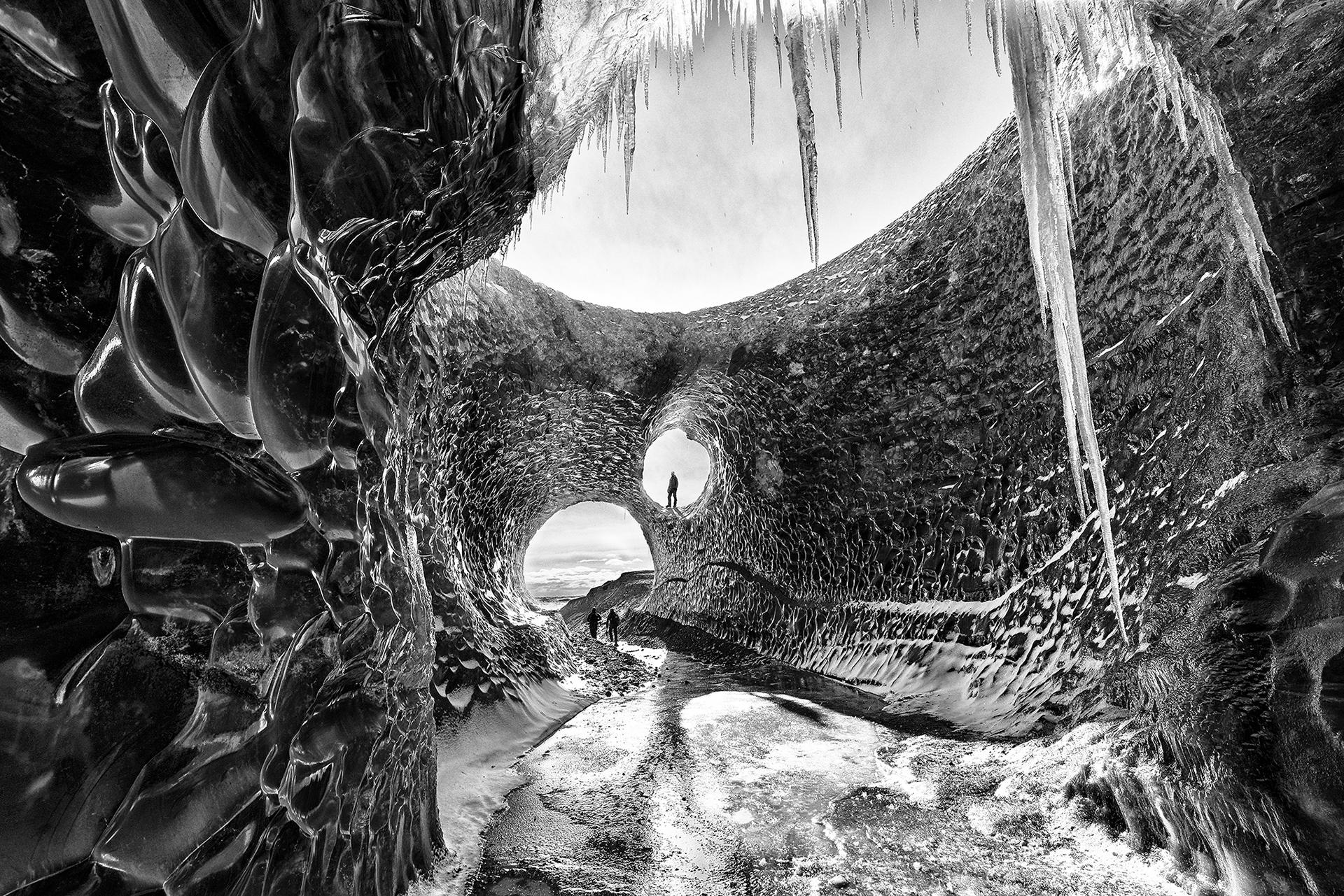 New York Photography Awards Winner - Beyond the world (black and white) 