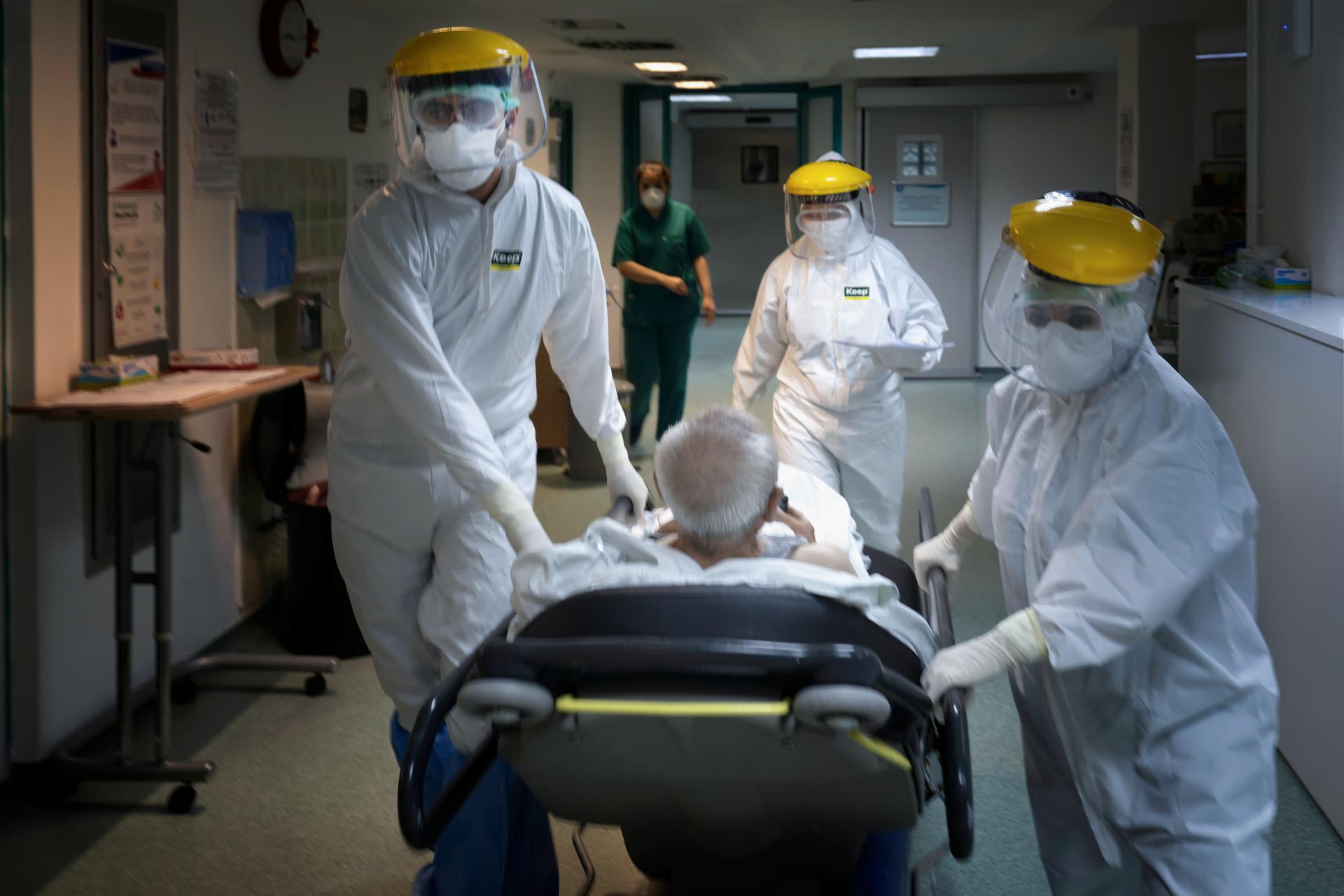 New York Photography Awards Winner - At THE EPİCENTER OF COVİD 19