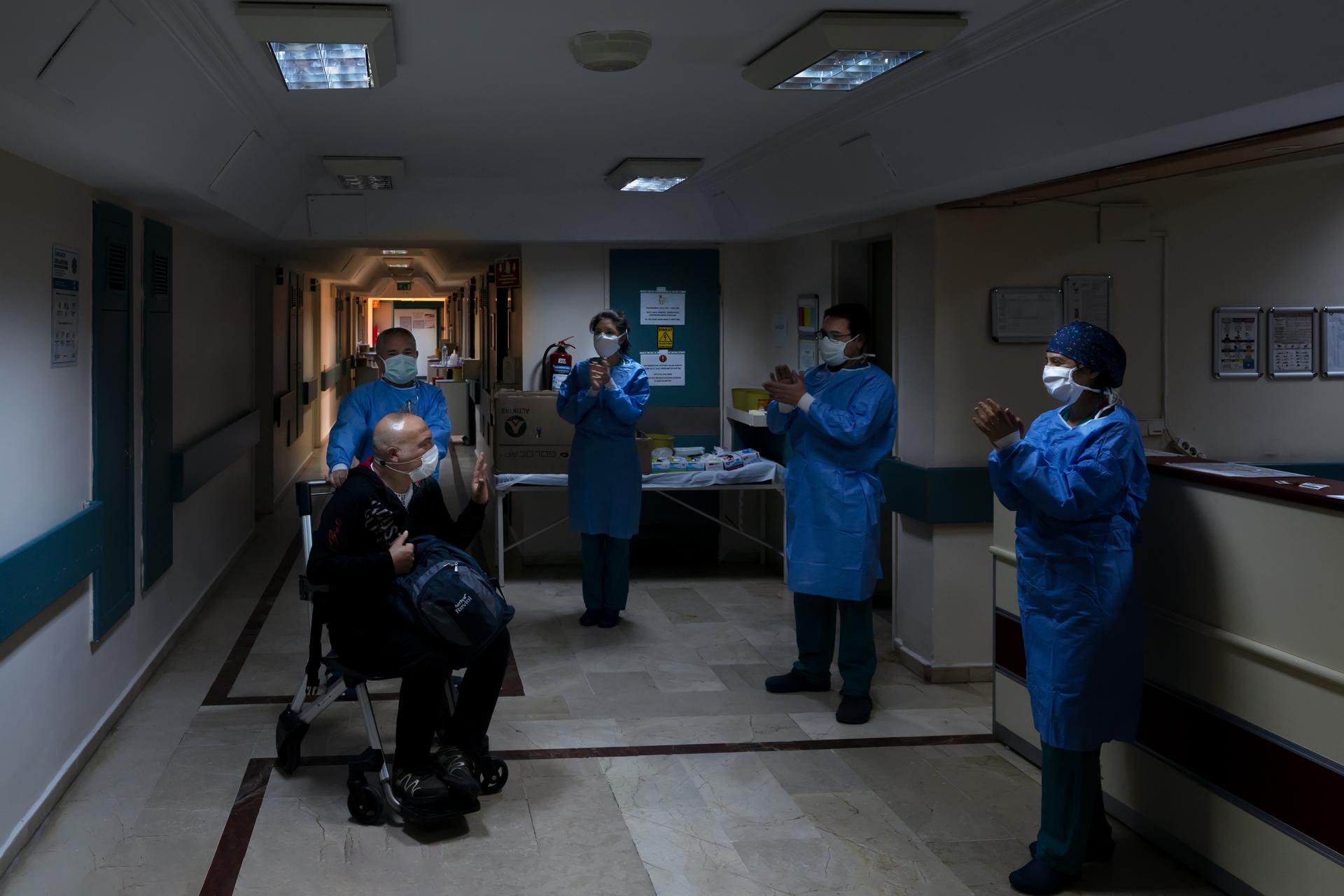 New York Photography Awards Winner - At THE EPİCENTER OF COVİD 19