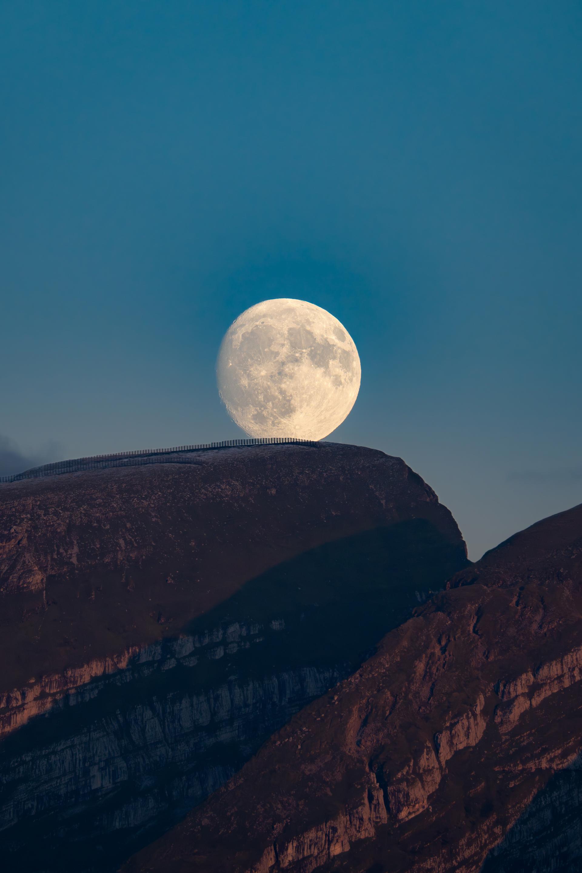 New York Photography Awards Winner - The Resting Moon